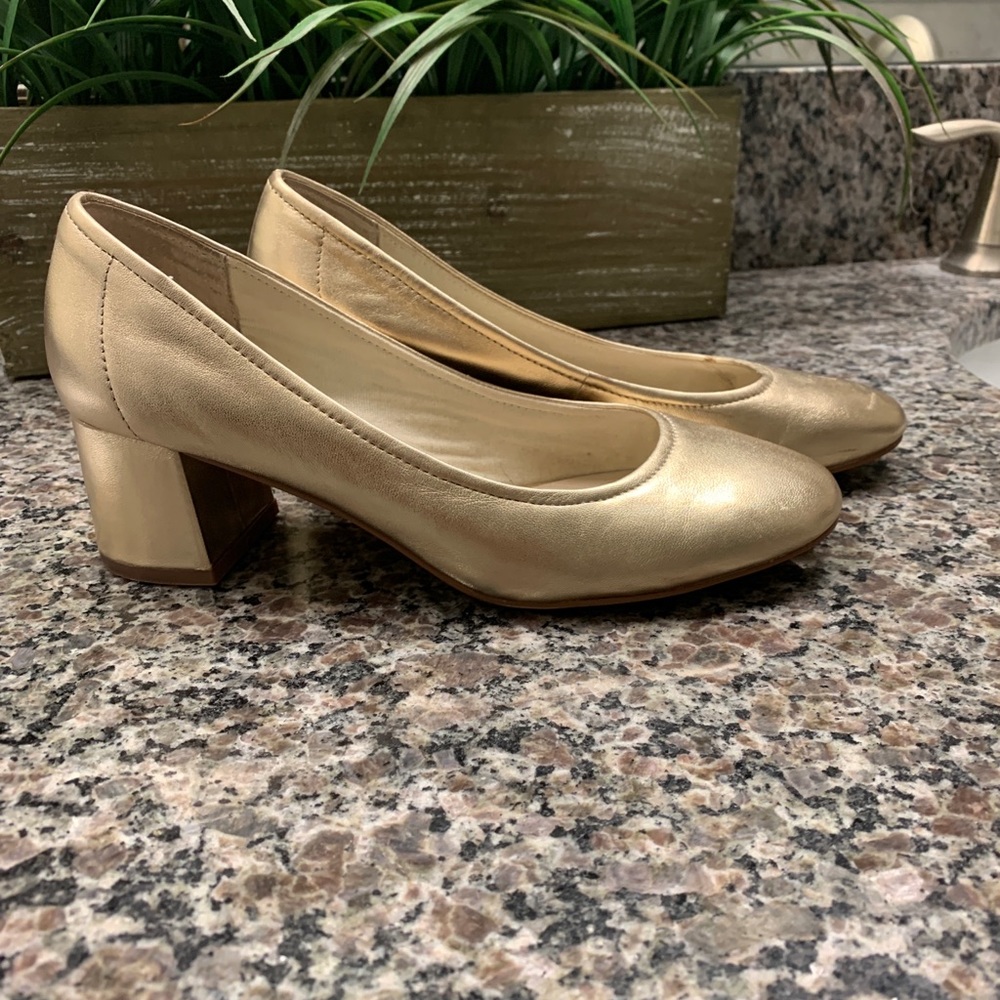 Steve Madden Gold Pumps